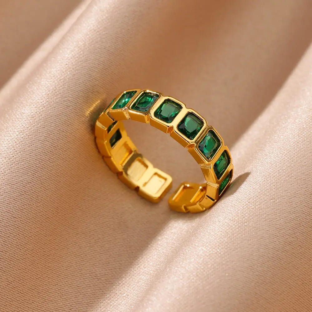 Luna’s Golden Gemstone Ring